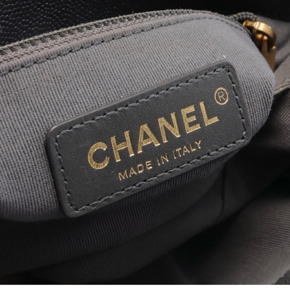 CHANEL Shoulder Bag Leather Grained Calfskin Gray with Gold Chain - Picture 4 of 16